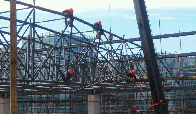 锡林格勒盟论网架装配施工中搭设脚手架应当留神的事故